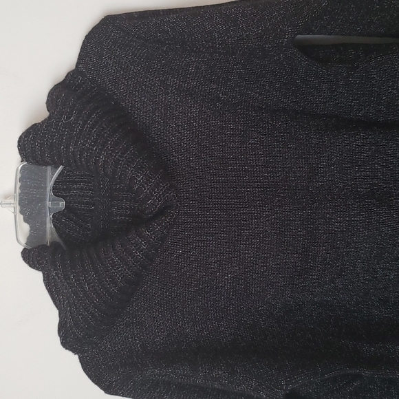 Black turtle neck sweater, closet staple, minimalist women's size large - Picture 2 of 4